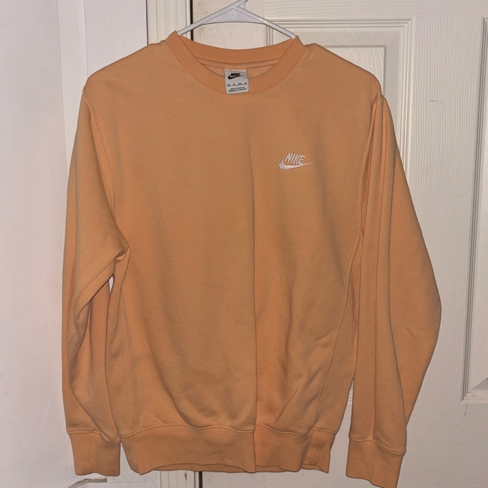 women’s size xs nike crewneck in a coral color